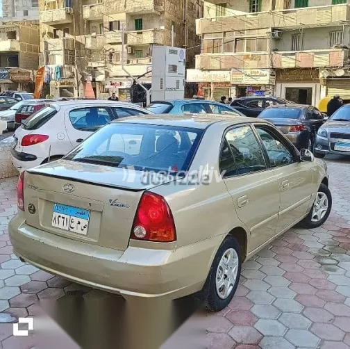 هيونداي فيرنا 2007 ذهبي مستعملة للبيع - 4