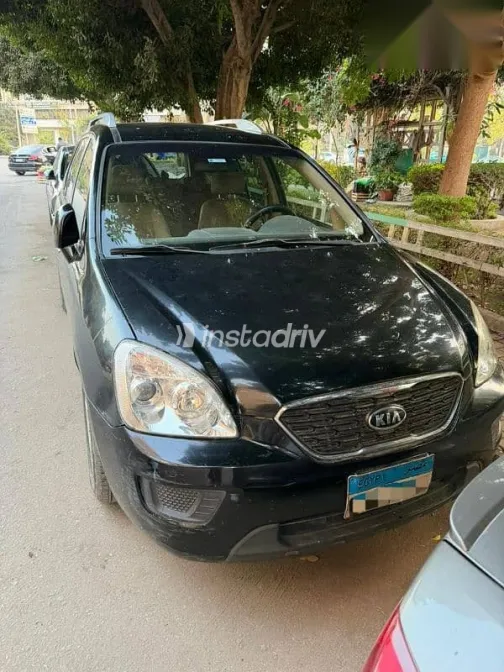 كيا كارينز 2013 أسود مستعملة للبيع - 1