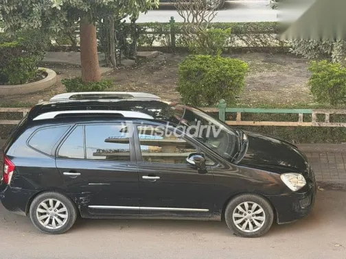 كيا كارينز 2013 أسود مستعملة للبيع - 3