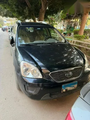كيا كارينز 2013 أسود مستعملة للبيع