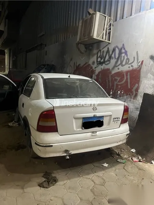 اوبل أسترا 2000 أبيض مستعملة للبيع - 4