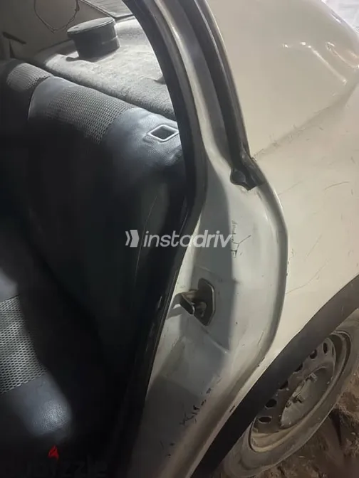 اوبل أسترا 2000 أبيض مستعملة للبيع - 8