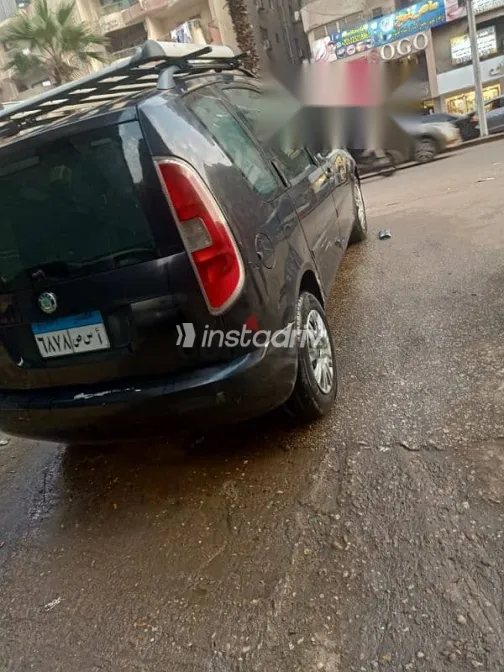 سكودا رومستر 2010 أسود مستعملة للبيع - 6