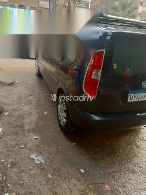 سكودا رومستر 2010 أسود مستعملة للبيع - 7