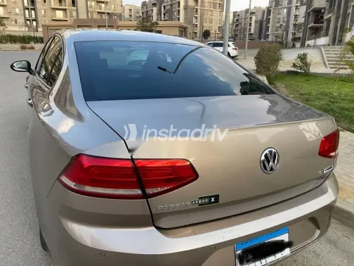فولكس فاغن باسات 2018 ذهبي مستعملة للبيع - 2