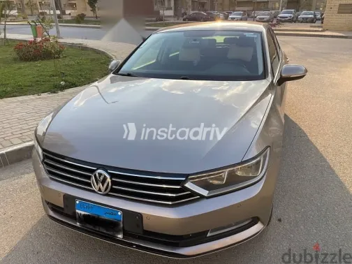 فولكس فاغن باسات 2018 ذهبي مستعملة للبيع - 3