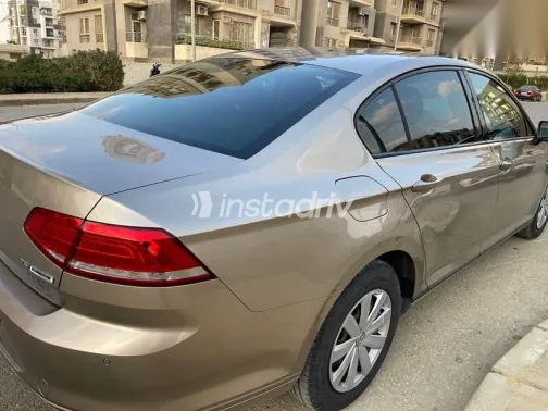 فولكس فاغن باسات 2018 ذهبي مستعملة للبيع - 5