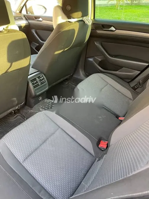 فولكس فاغن باسات 2018 ذهبي مستعملة للبيع - 9