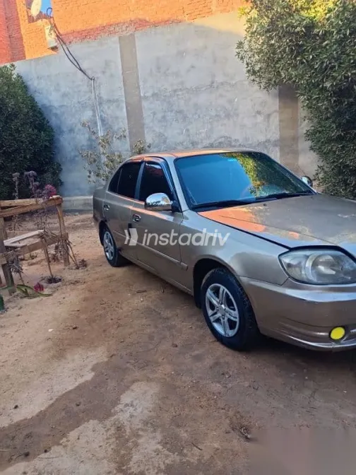 هيونداي فيرنا 2008 ذهبي مستعملة للبيع - 4