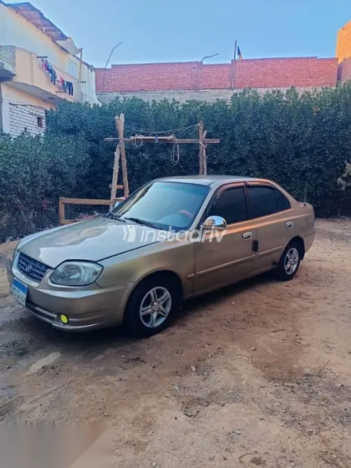 هيونداي فيرنا 2008 ذهبي مستعملة للبيع - 5