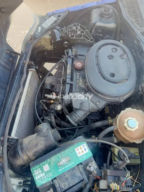 رينو كليو 1994 أزرق غامق مستعملة للبيع - 4