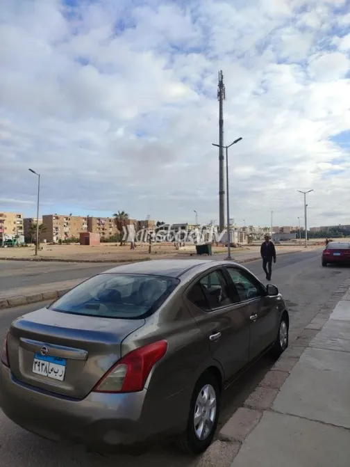 نيسان صنى 2013 برونزي مستعملة للبيع - 1