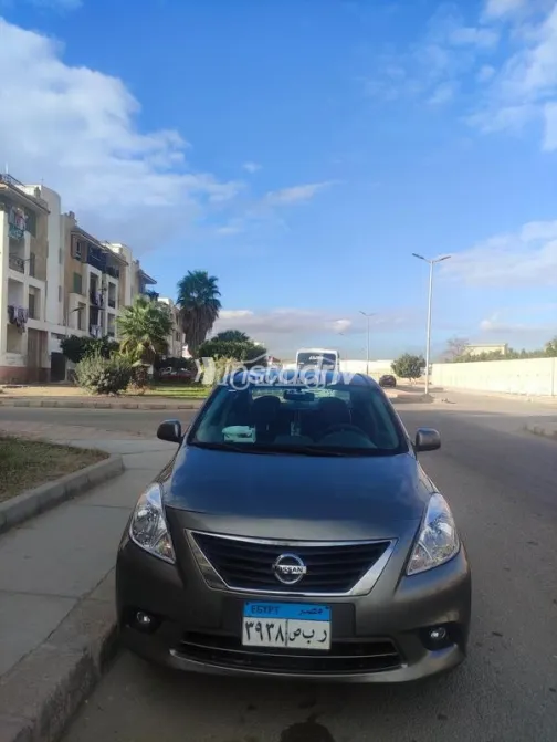 نيسان صنى 2013 برونزي مستعملة للبيع - 3