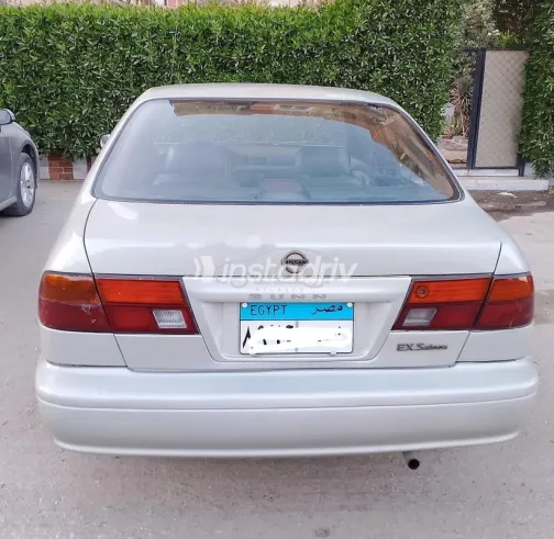 نيسان صنى 1997 فضي مستعملة للبيع - 2