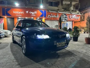 اوبل فيكترا 1996 أزرق غامق مستعملة للبيع