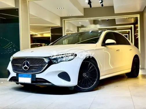 مرسيدس E 200 2024 أبيض مستعملة للبيع - 1