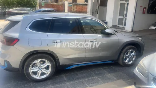 بي ام دبليو اى اكس 1 2024 رمادي مستعملة للبيع - 4