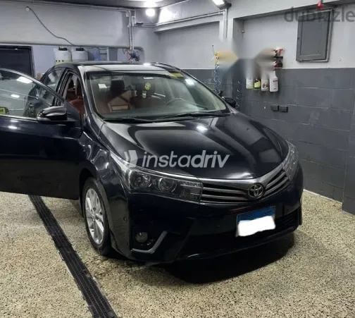 تويوتا كورولا 2015 أسود مستعملة للبيع - 1