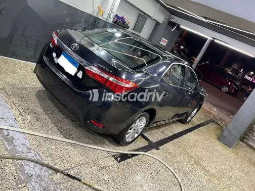 تويوتا كورولا 2015 أسود مستعملة للبيع - 2