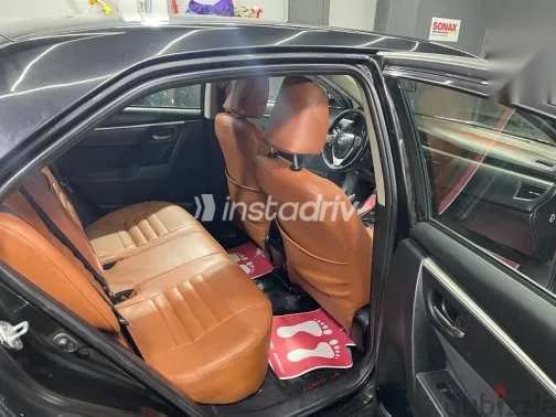 تويوتا كورولا 2015 أسود مستعملة للبيع - 5