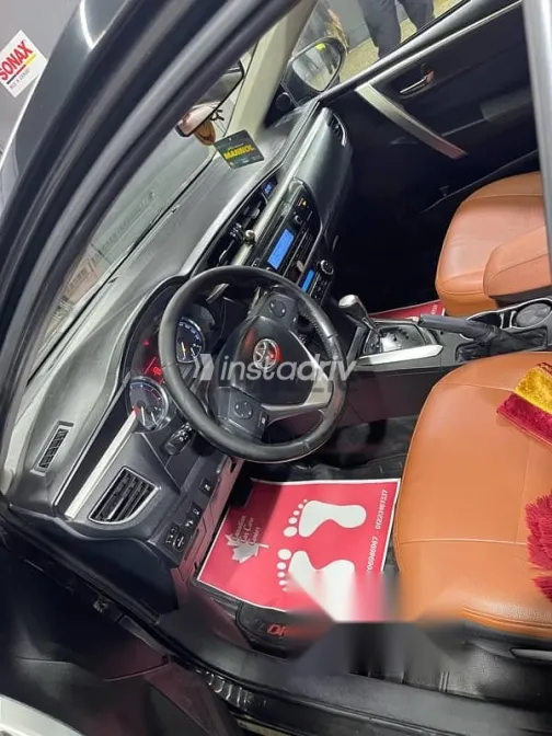 تويوتا كورولا 2015 أسود مستعملة للبيع - 7