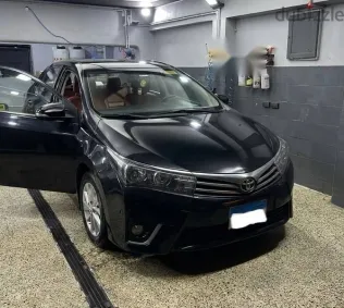 تويوتا كورولا 2015 أسود مستعملة للبيع