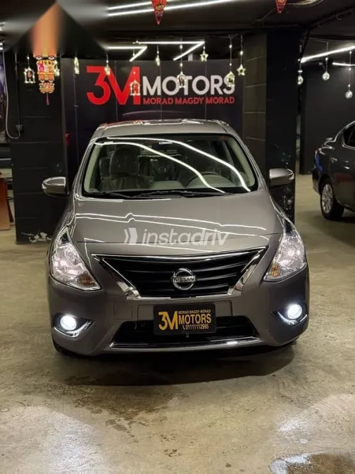 نيسان صنى 2025 رمادي مستعملة للبيع - 1