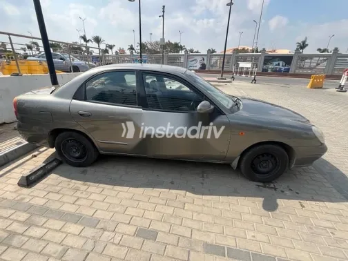 دايو نوبيرا 2003 بني مستعملة للبيع - 1