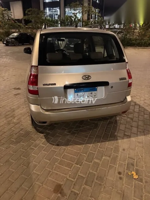 هيونداي ماتريكس 2010 ذهبي مستعملة للبيع - 2