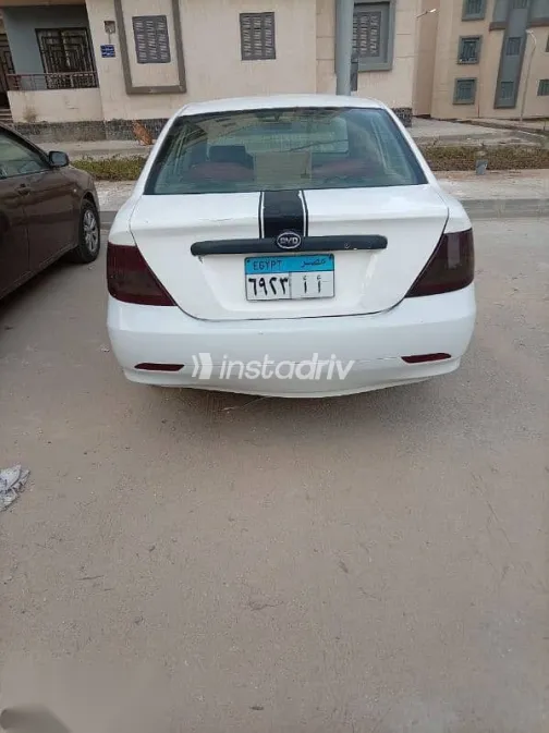 بى واى دى‬ F3 2010 أبيض مستعملة للبيع - 5