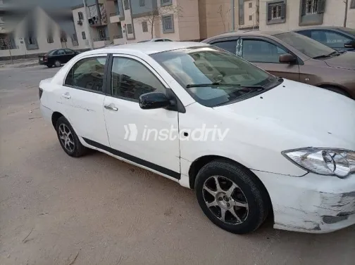 بى واى دى‬ F3 2010 أبيض مستعملة للبيع - 6