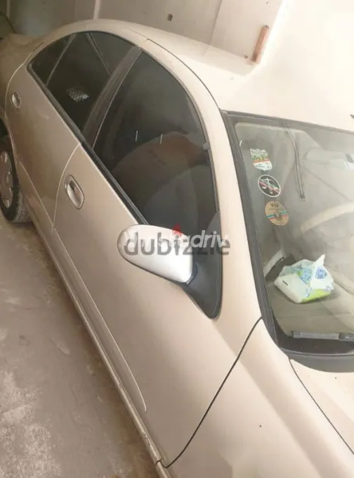 نيسان صنى 2005 ذهبي مستعملة للبيع - 4