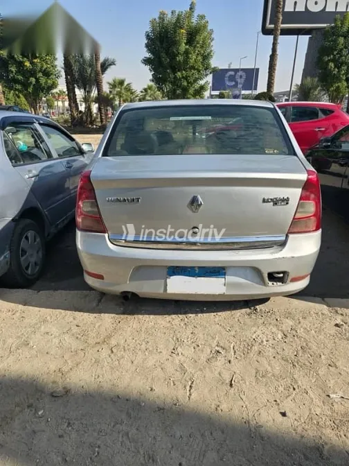 رينو لوجان 2013 فضي مستعملة للبيع - 3