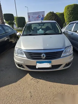 رينو لوجان 2013 فضي مستعملة للبيع