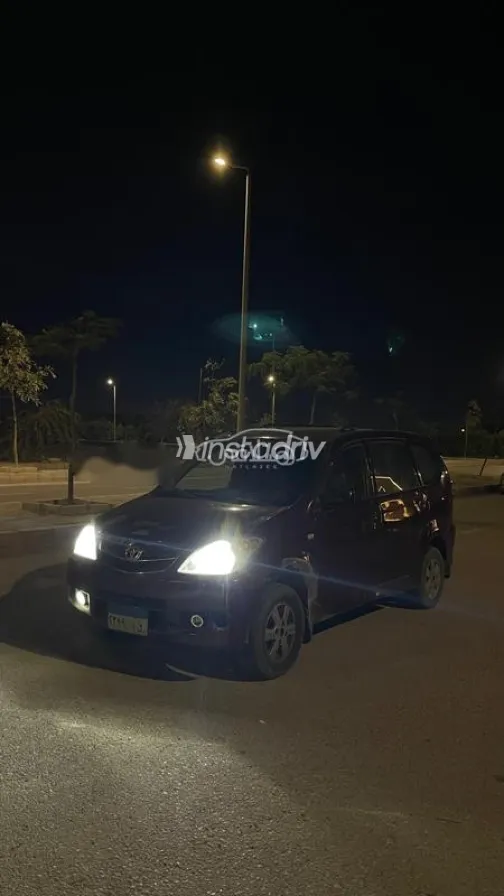 تويوتا افانزا 2008 أحمر غامق مستعملة للبيع - 2