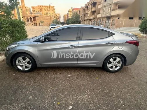 هيونداي افانتي 2014 فضي مستعملة للبيع - 1