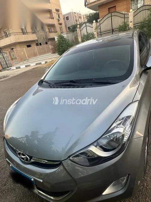 هيونداي افانتي 2014 فضي مستعملة للبيع - 2