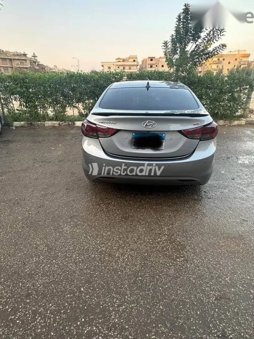 هيونداي افانتي 2014 فضي مستعملة للبيع - 3