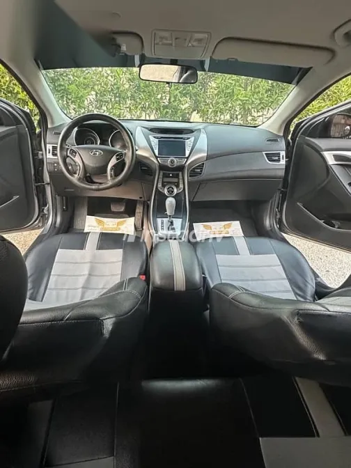 هيونداي افانتي 2014 فضي مستعملة للبيع - 8