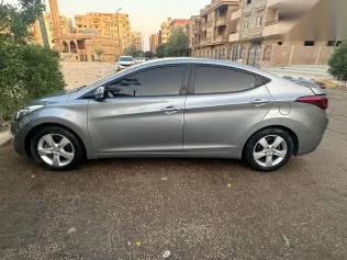 هيونداي افانتي 2014 فضي مستعملة للبيع