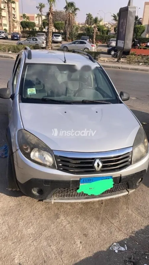 رينو سانديرو  ( ستيب  واى ) 2013 فضي مستعملة للبيع - 1
