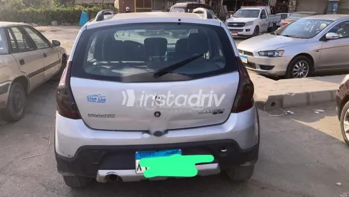 رينو سانديرو  ( ستيب  واى ) 2013 فضي مستعملة للبيع - 3