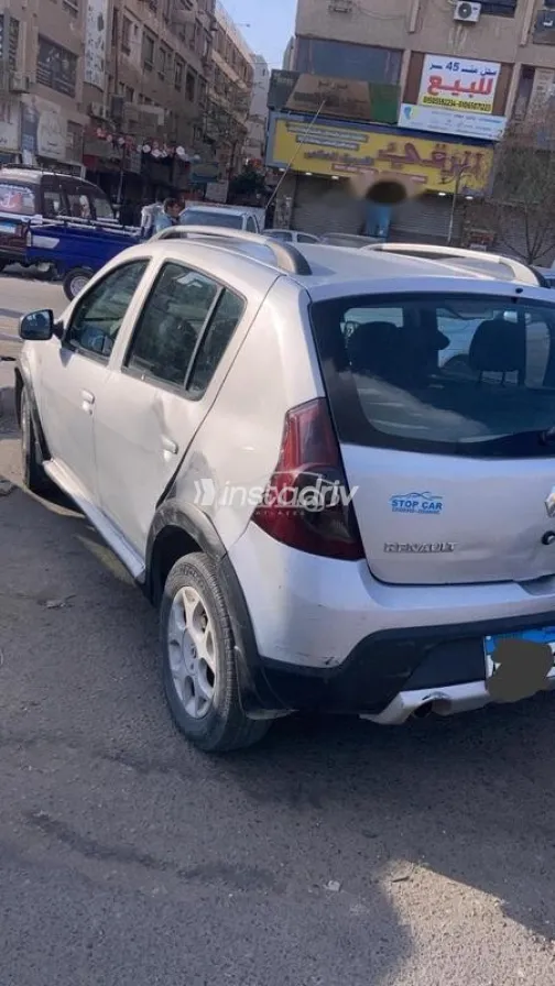 رينو سانديرو  ( ستيب  واى ) 2013 فضي مستعملة للبيع - 4