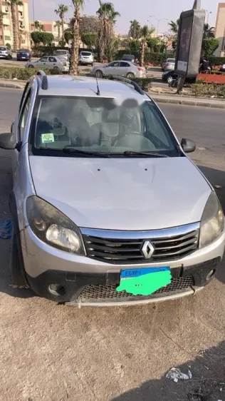 رينو سانديرو  ( ستيب  واى ) 2013 فضي مستعملة للبيع