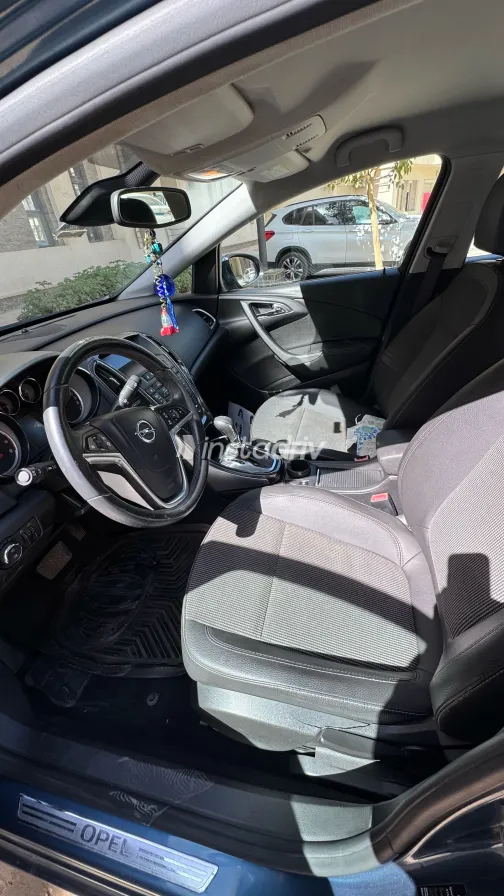 Opel Astra 2014 White Used for Sale - 1