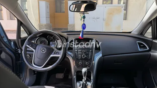 Opel Astra 2014 White Used for Sale - 5