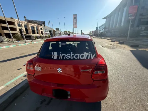 سوزوكى سويفت 2022 أبيض مستعملة للبيع - 1