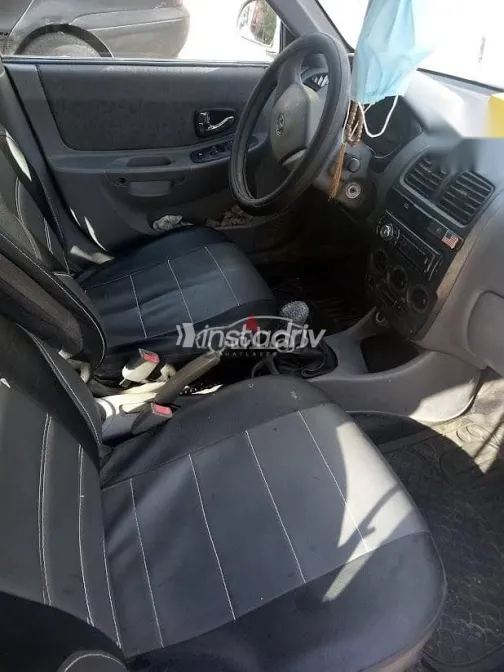 هيونداي فيرنا 2007 فضي مستعملة للبيع - 4