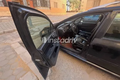 بيجو 307 2006 أسود مستعملة للبيع - 7