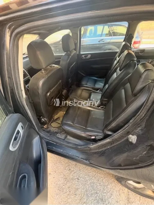 بيجو 307 2006 أسود مستعملة للبيع - 8